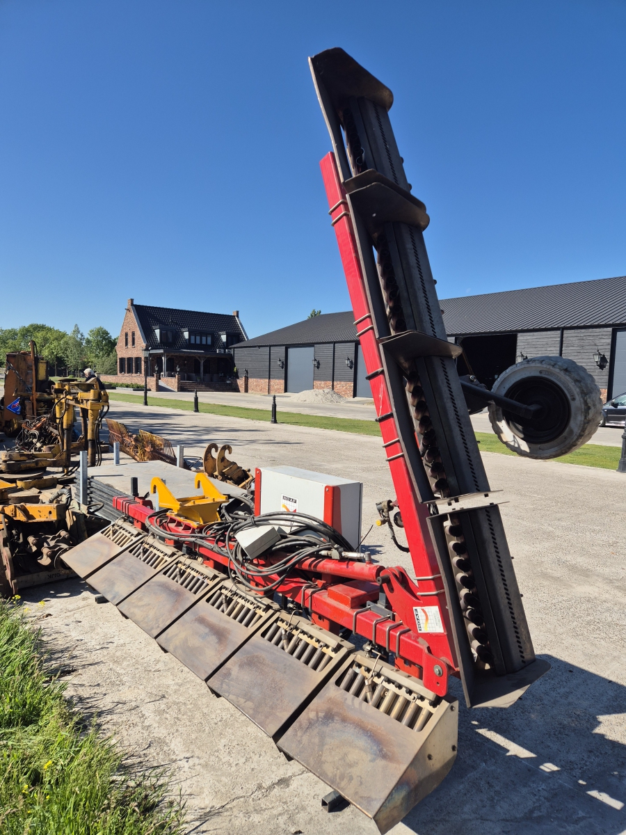 Onkruidbrander voor aan herder