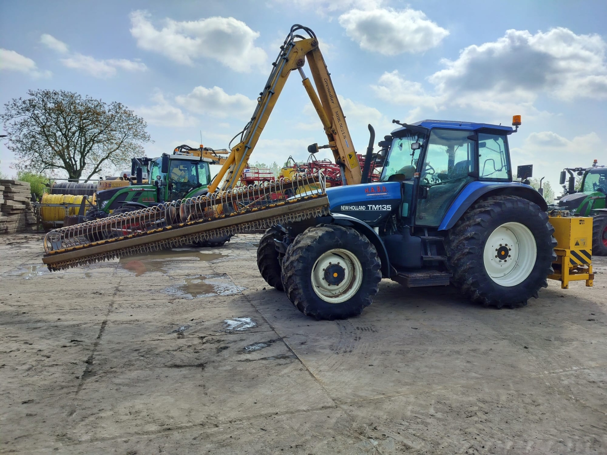 New holland tm 135