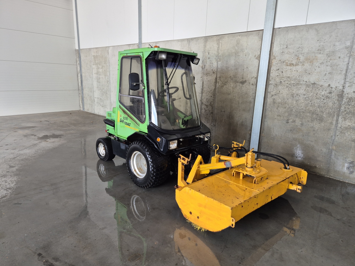 Lm trac met veegmachine